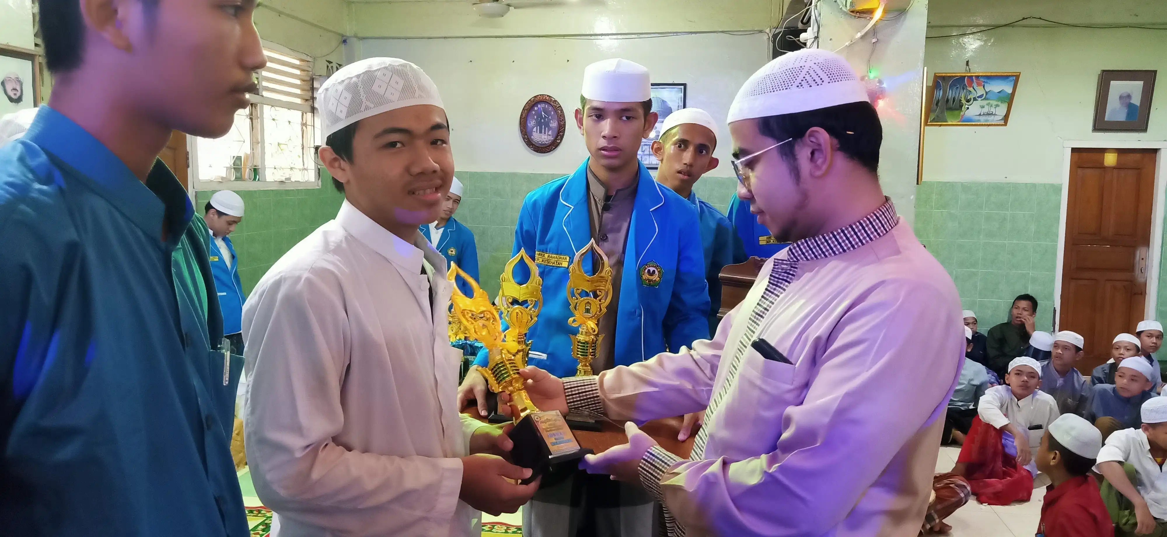 Pembagian Hadiah 72